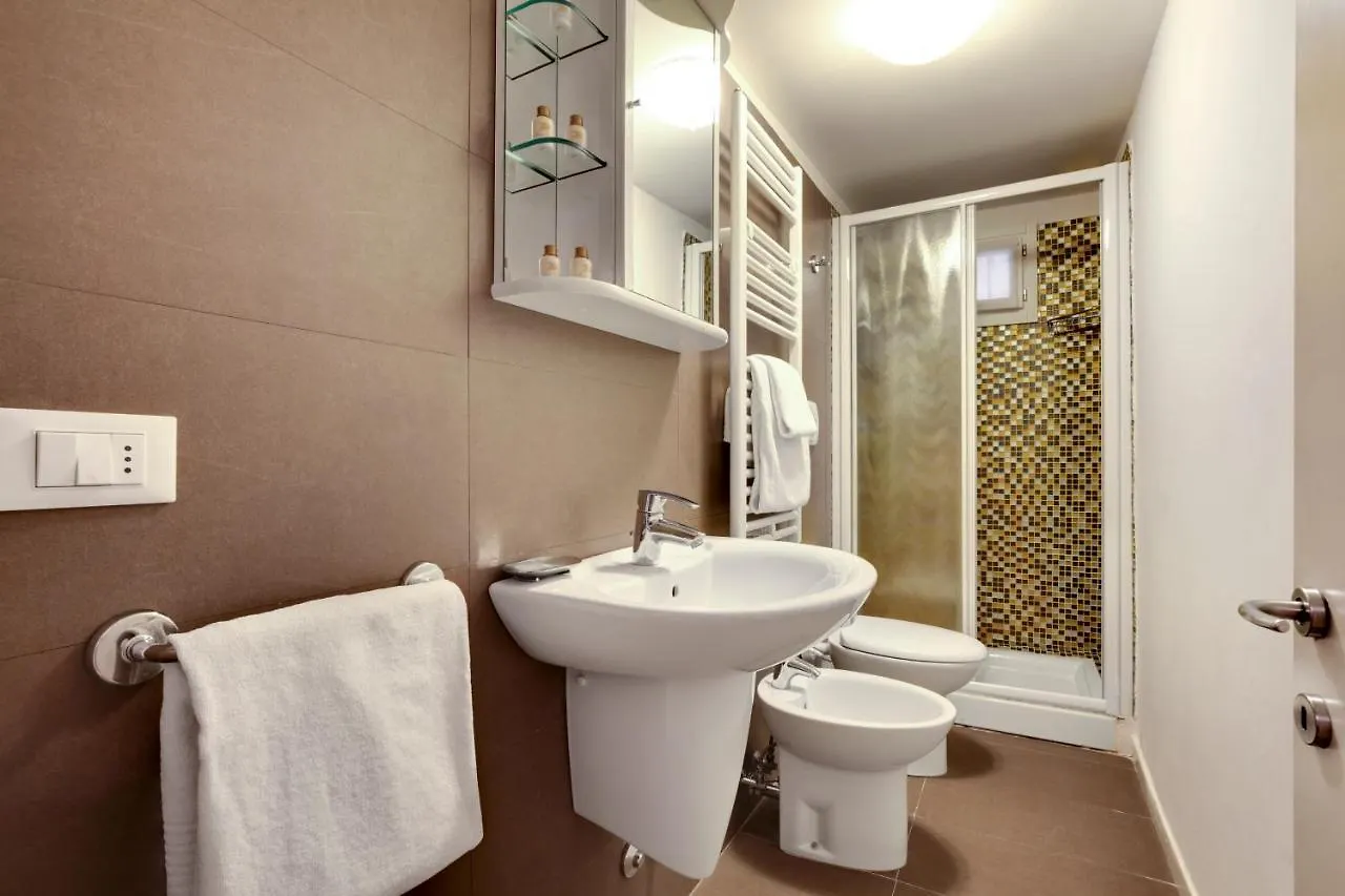 Apartment Cannaregio Canal View - Marco Polo By Wonderful Italy Venice Italy